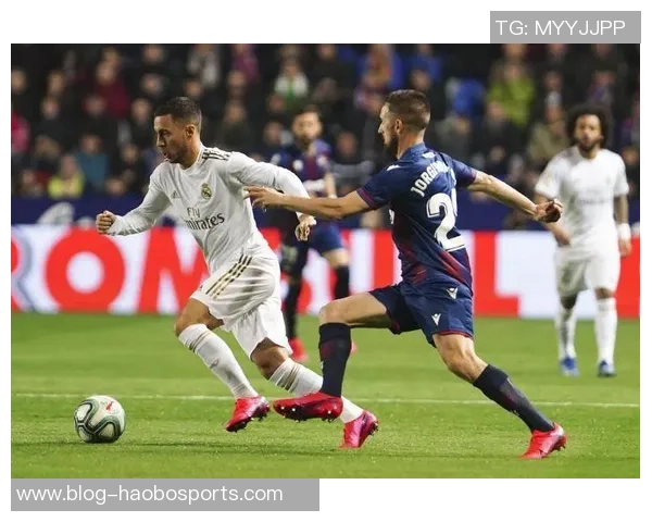 足球顶球点的秘密解析与技巧分享助你成为场上明星